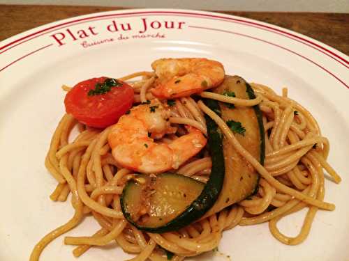 Spaghettis aux crevettes et courgettes aromatiques