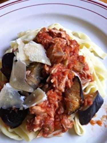 Tagliatelles aux aubergines et au thon