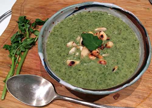 Velouté de cresson aux noisettes