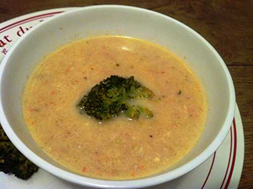 Velouté de tiges de broccoli et au chorizo