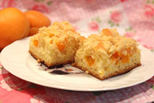 Crumb cake géant aux abricots