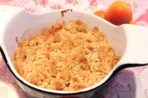 Crumble à l’amande, abricots et nectarines