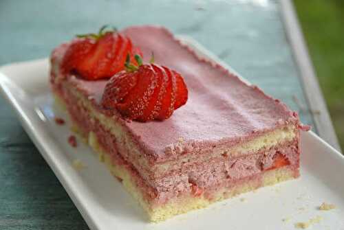 Entremets à la cerise et biscuits cuillère