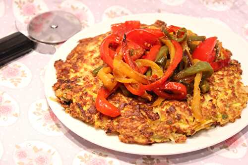 Galette à la courgette jaune, avoine et garniture aux poivrons