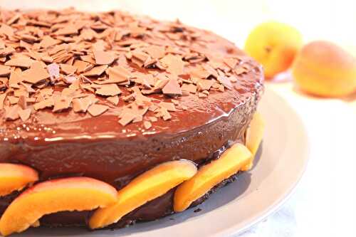 Gâteau à l’abricot, amandes et chocolat
