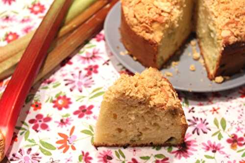 Gâteau à la rhubarbe et aux amandes