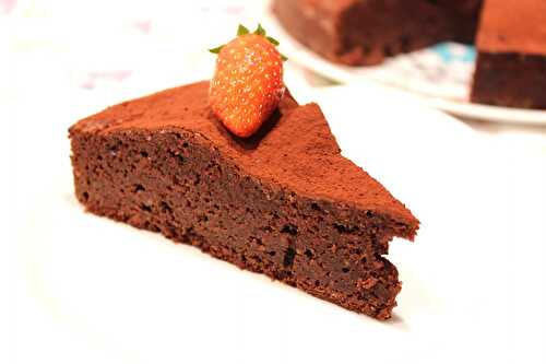 Gâteau au chocolat et amandes (Ultime One-Bowl – Donna Hay)