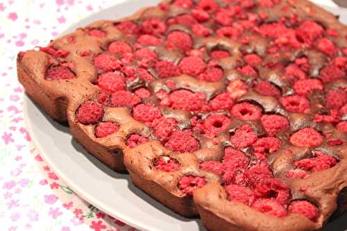 Gâteau au chocolat et framboises