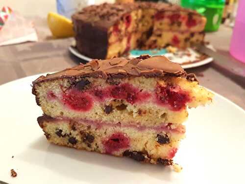 Gâteau framboises-chocolat fourré à la compote