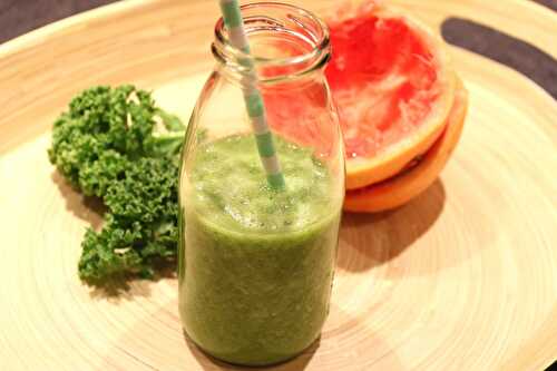 Green smoothie N°2 (Kehl, pamplemousse, pomme, banane)