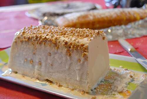 Mystère glacé au caramel au beurre salé et coeur à la vanille