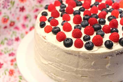 Naked cake (aux framboises et myrtilles)