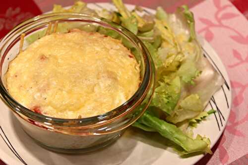 Oeuf cocotte au lard et fromage râpé