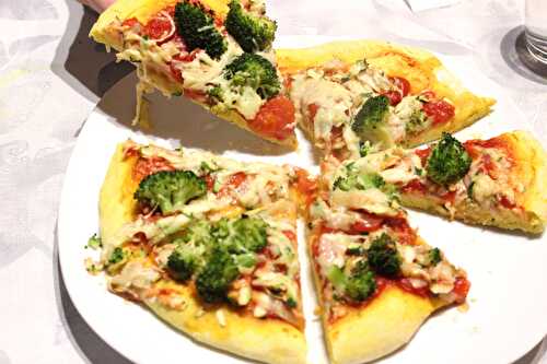 Pizza aux légumes vert et curcuma