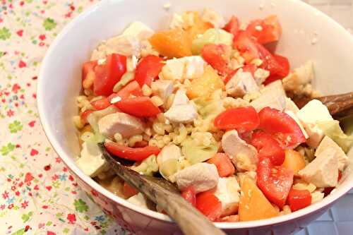 Salade au melon, poulet, féta, tomates… et plein de choses encore