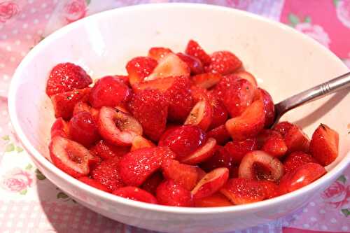 Salade de fraises, cerises et vanille