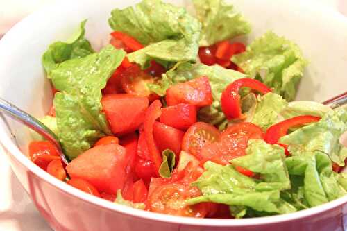 Salade rouge (poivron, pastèque, tomates)