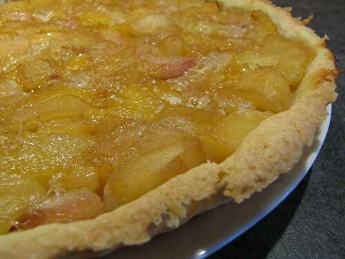 Tarte à la compotée de pêches caramélisées