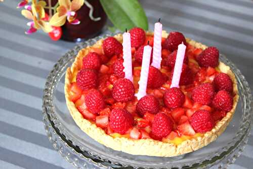 Tarte au citron, fraises et framboises