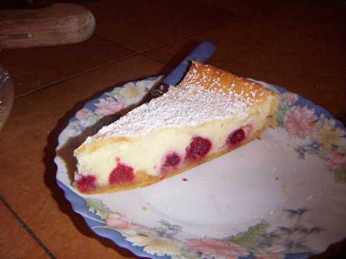 Tarte au fromage blanc sur lit de framboises (Käsekuchen)