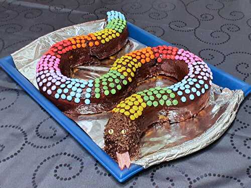 Gâteau serpent arc-en-ciel
