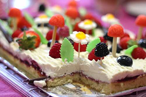 Gâteau “forêt enchantée” au chocolat blanc et aux fruits rouges