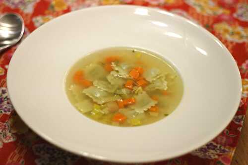 Bouillon de légumes aux ravioles