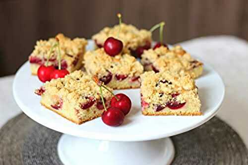 Carrés aux cerises (crumb cake)