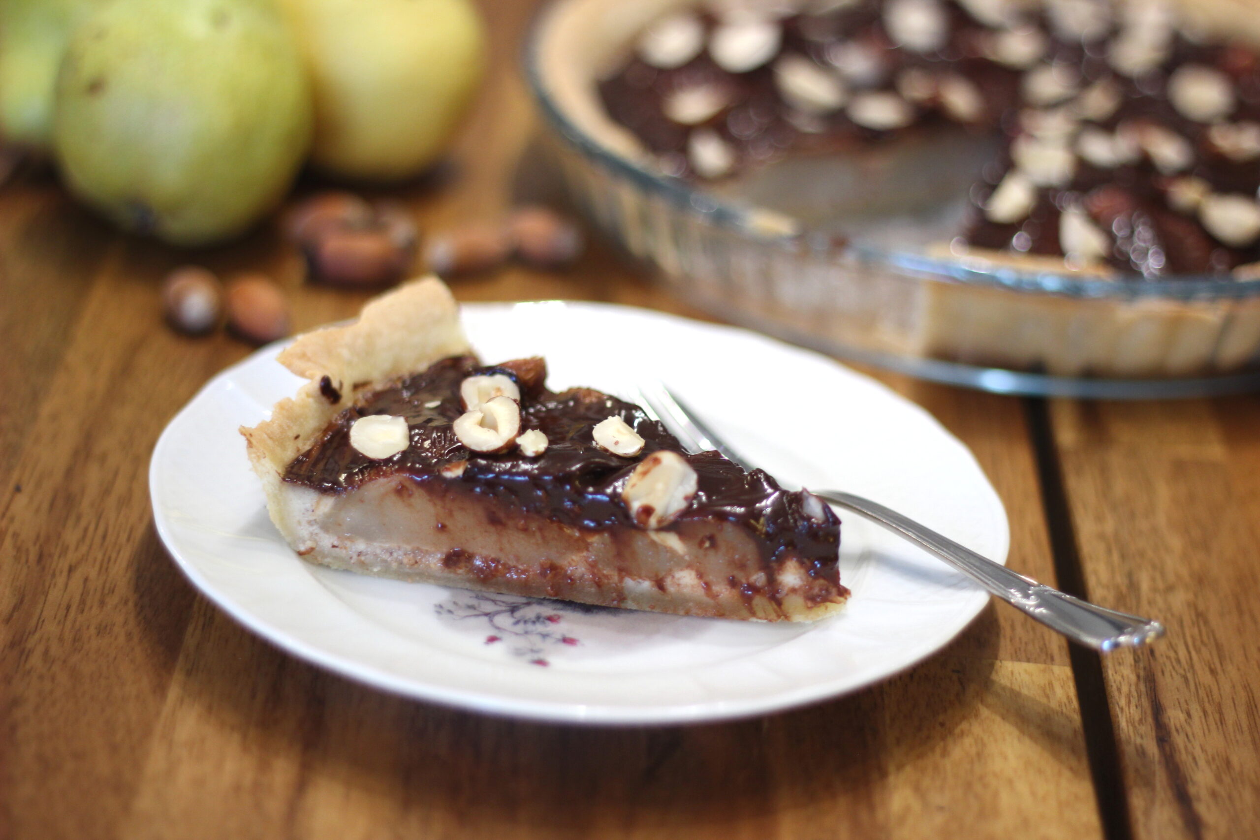 Tarte aux poires, noisettes et chocolat