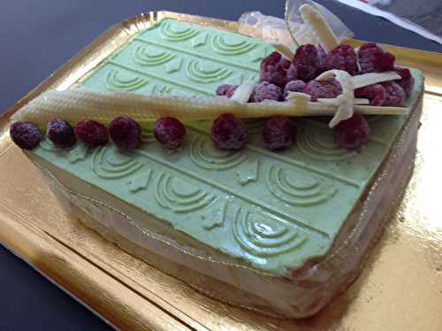 Gâteau pistache chocolat blanc et framboises