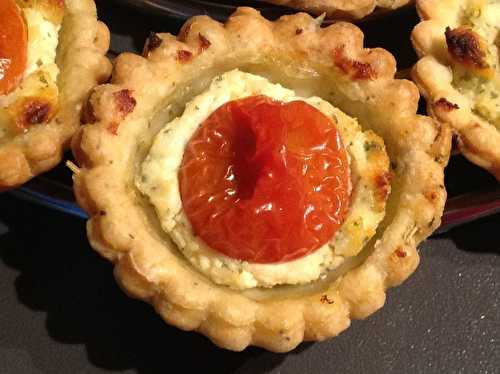 Mini tartelettes tartare/ tomates cerises