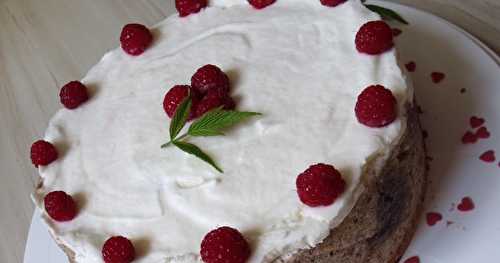 Biscuit aux amandes, mousse framboise et mousse citron