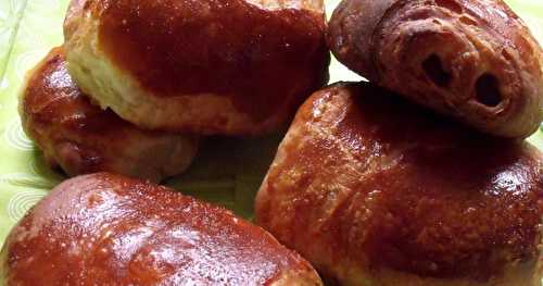 Petits pains au chocolat à la pâte feuilletée comme à la boulangerie