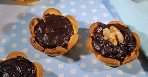 Tartelettes aux noix caramélisées et chocolat