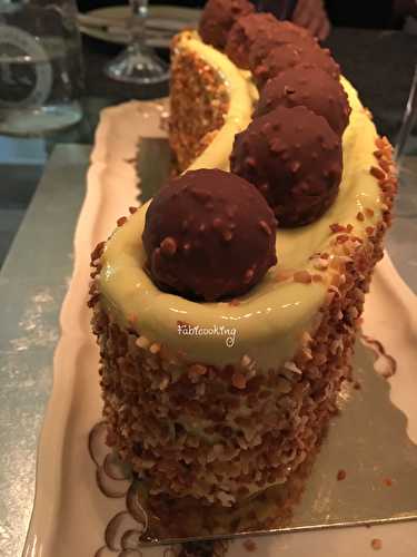 Entremets Praliné Combawa comme une bûche