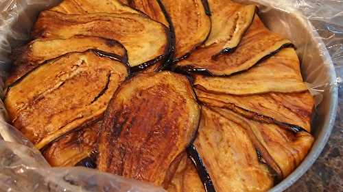 Gâteau aux aubergines , fromage frais et pistou