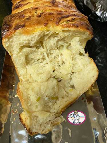 Pull apart bread à l'oignon vert, ail et fromage