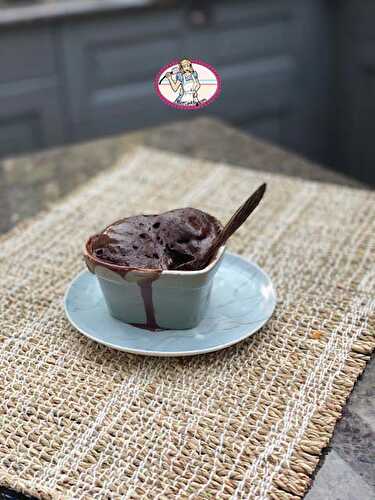 Mug cake très Chocolat comme un volcan