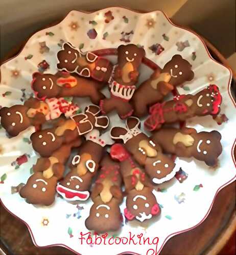 Gingerbread cookies , biscuits pain d'épices - FabiCooking