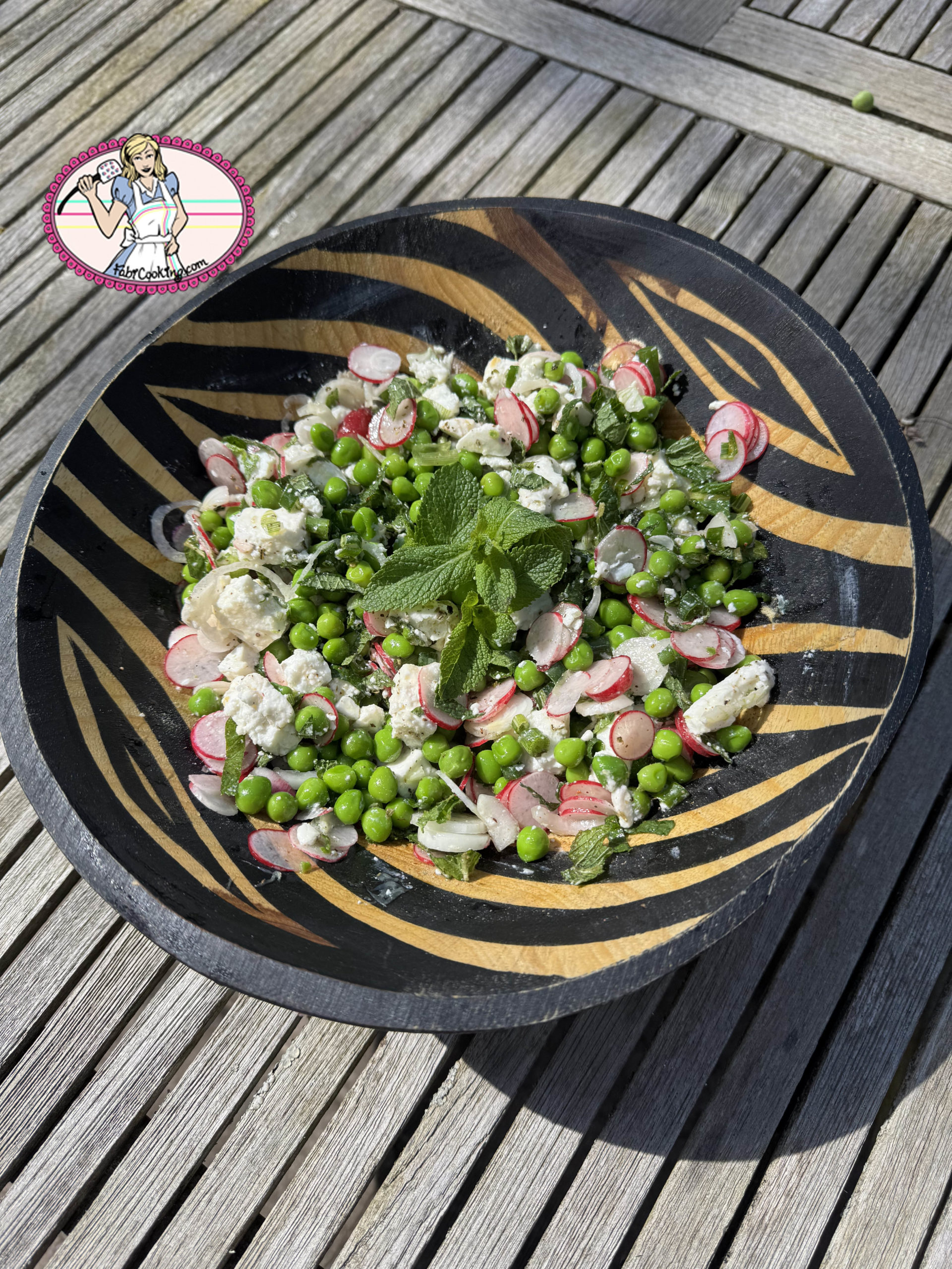 La salade de petits pois croquants, menthe et feta: recette healthy et facile