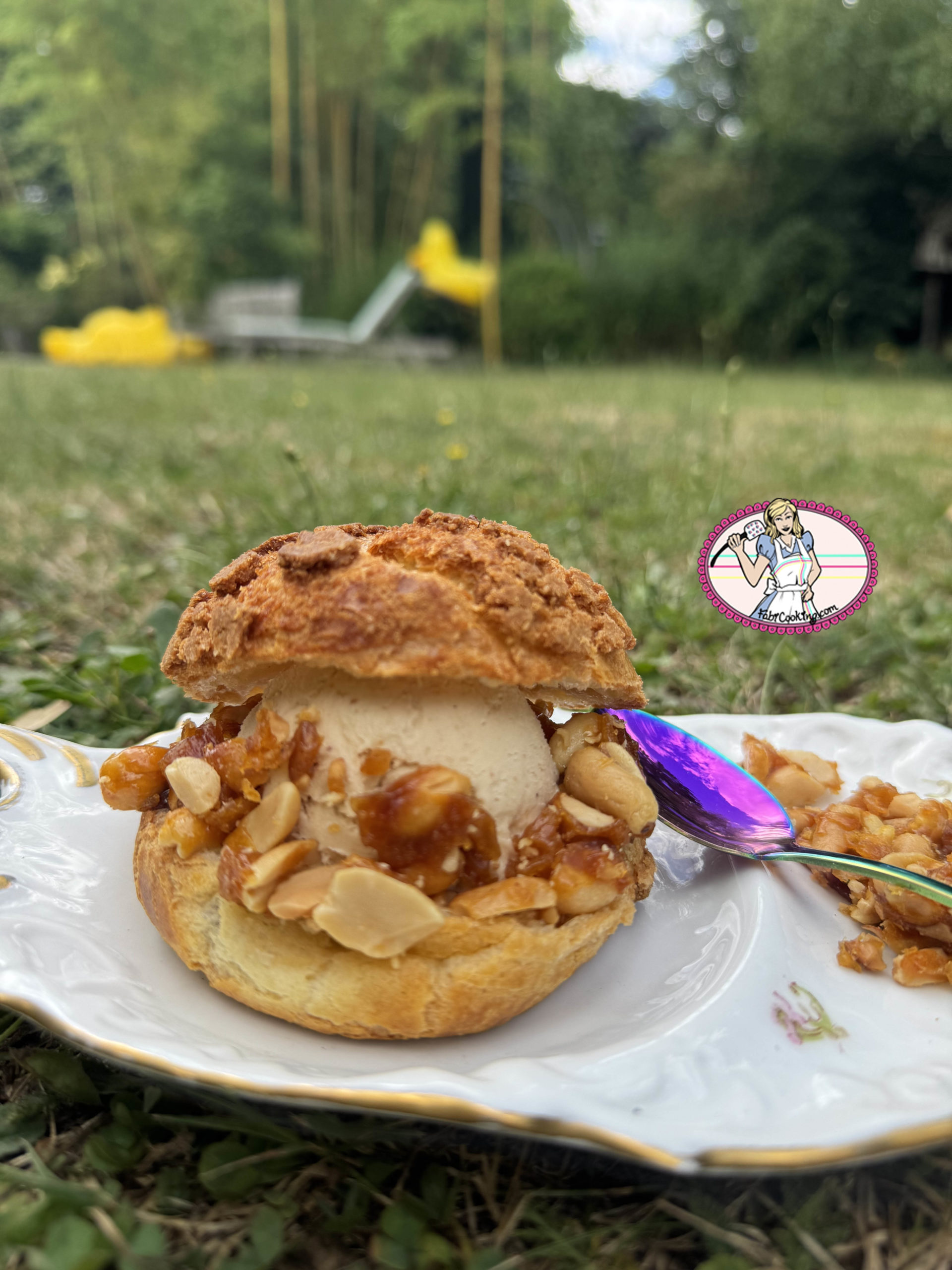 La glace au beurre de cacahuète pleine de gourmandise