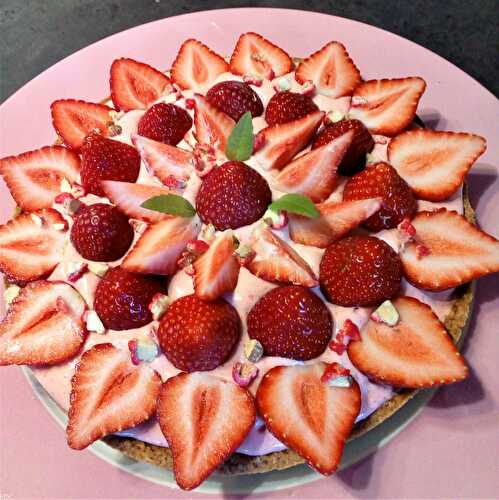 Tarte aux fraises et pralines roses