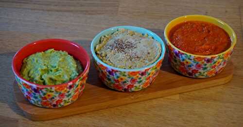 3 tartinades (hoummos, guacamole, poivron-carotte) colorées pour 3 bols colorés
