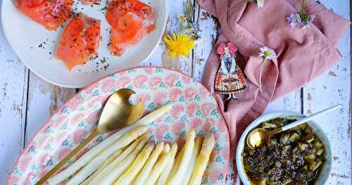 Asperges blanches, sauce cornichons et algues, truite fumée (Alsace, Bretagne, printemps)