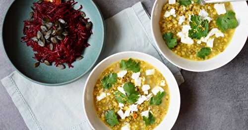 Assiette complète : Kitchari, soupe de haricots mungo et salade de betterave (hivernal, glutenfree, veggie)