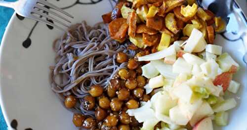 Assiette complète : légumes rôtis, nouilles soba, pois chiches sucrés-salés, fenouil-pomme (vegan, sans gluten)