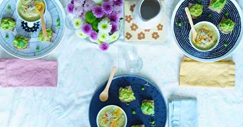 Assiette végétale complète : velouté cru avocat-concombre et toasts à la tartinade de petits pois, menthe coco (vegan, printanier, glutenfree)