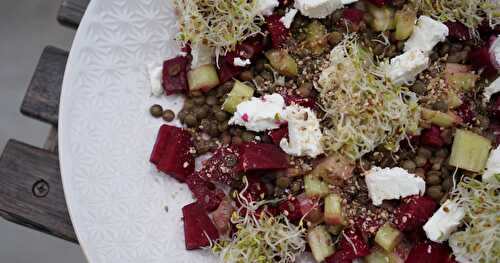 Assiette veggie : lentilles-betteraves-alfalfa-feta...