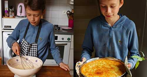 Augustin en cuisine pour une farinata (sans gluten, vegan, Italie)