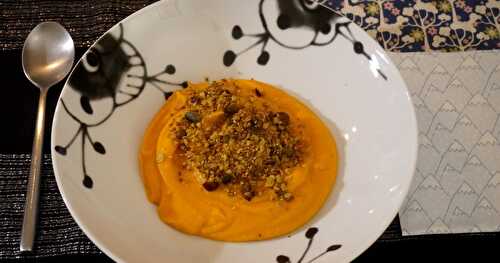 Autour de l'orange : soupe de patate douce à l'orange et son topping granola aux graines et cake à l'orange!